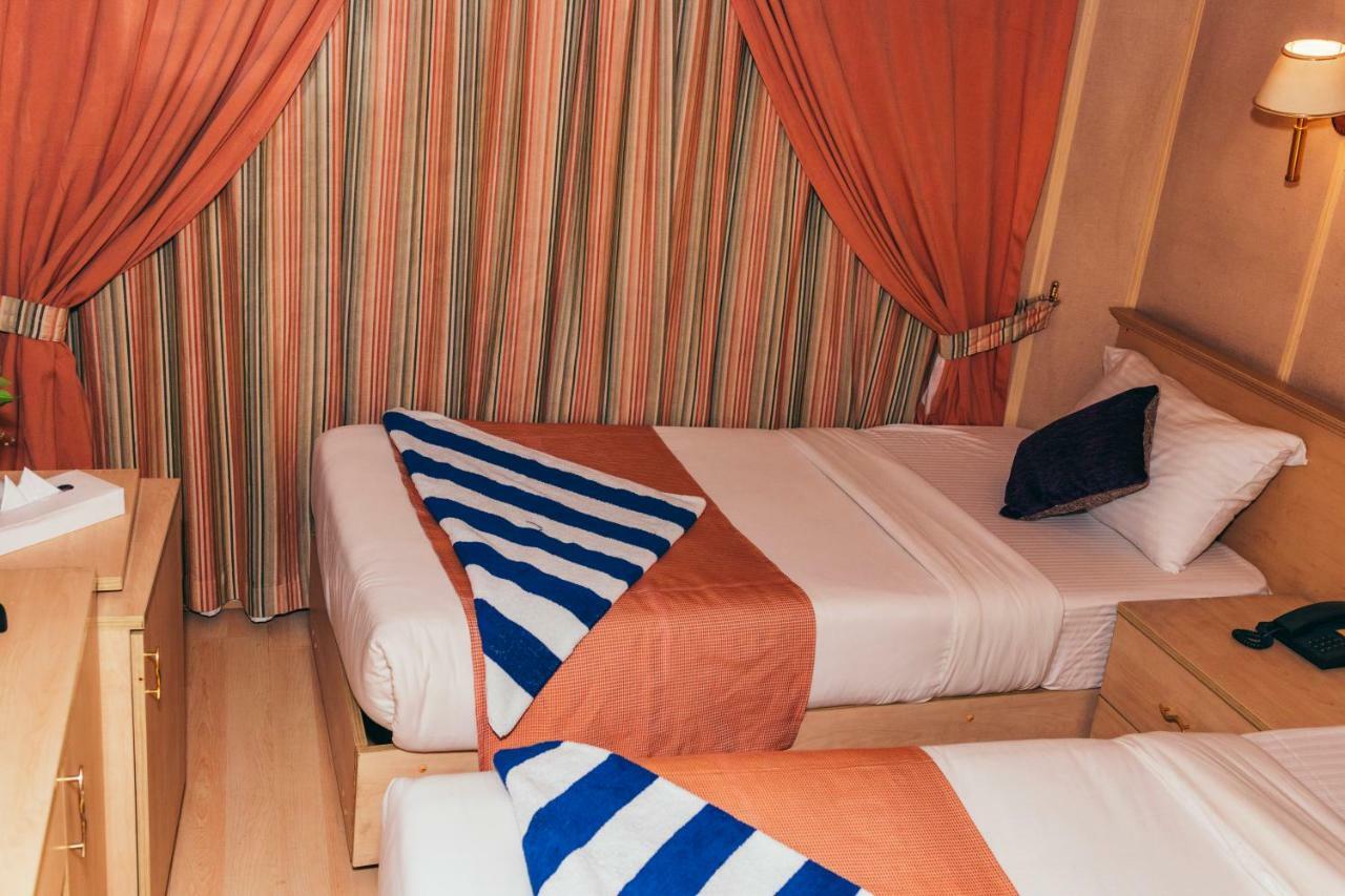 Hotel Ship Queen Isis Elminya ミニヤー エクステリア 写真
